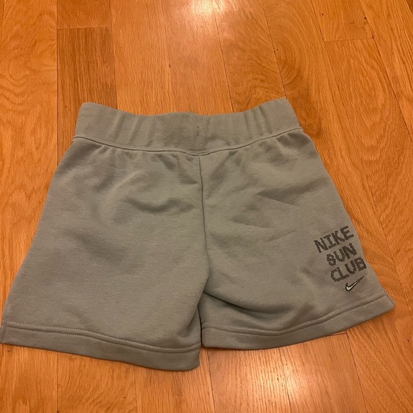 Nike shorts - Picture 2 of 3